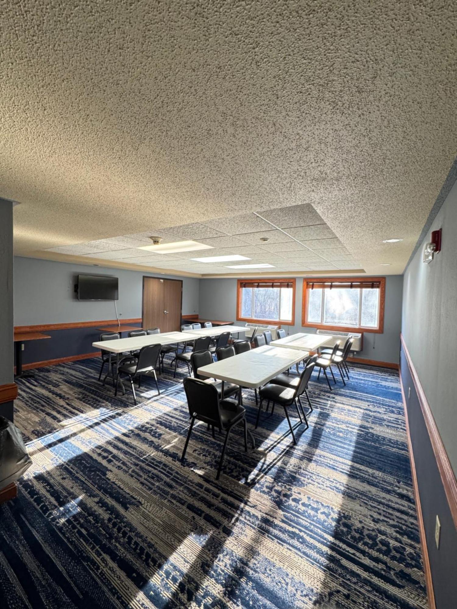 Americinn By Wyndham Baldwin מראה חיצוני תמונה