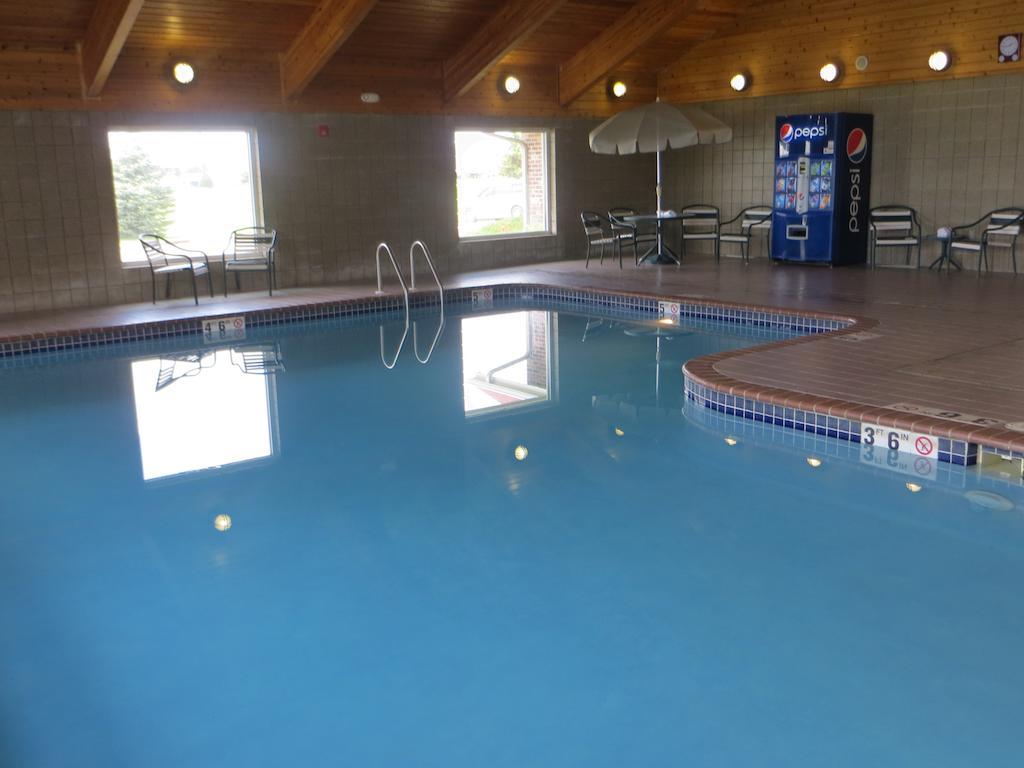Americinn By Wyndham Baldwin מראה חיצוני תמונה